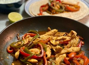 Foto principal de Fajitas de pollo con sus salsas