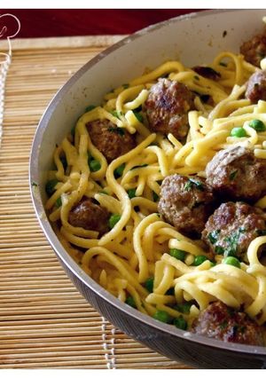 Spätzle parmezános húsgombóccal recept fotója