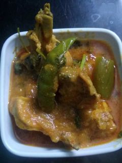 দই ক্যাপ্সিকাম চিকেন (doi capsicum chicken recipe in Bengali) রেসিপির প্রধান ছবি