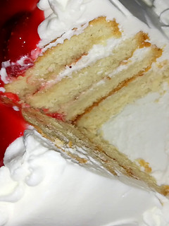 A picture of Vanilla sponge cake.