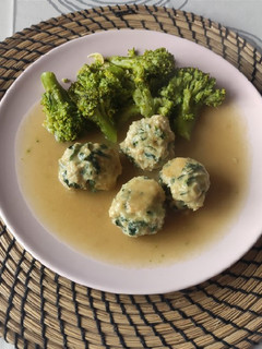 Una foto de Albóndigas de pollo y espinacas