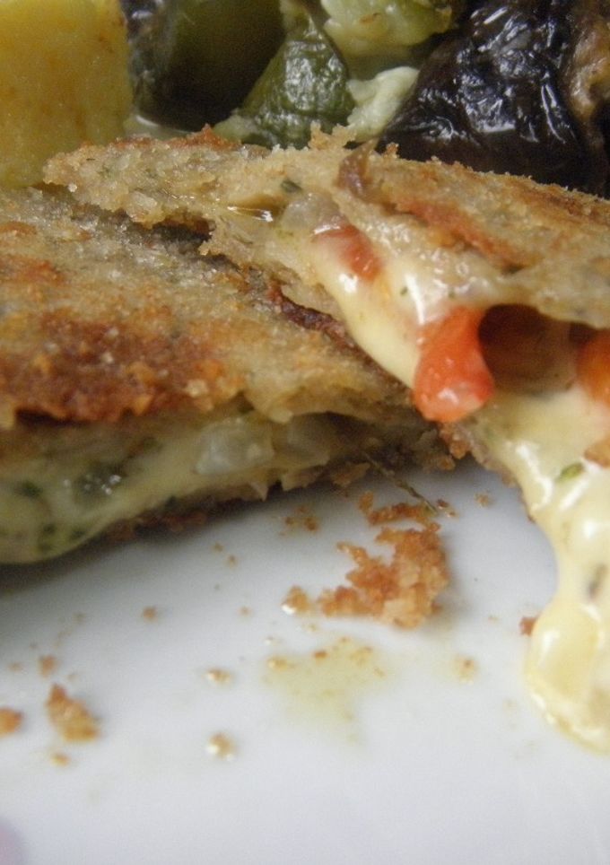 Una foto de Milanesas de soja rellenas