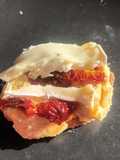 Tostaditas con Hummus, Tomates Deshidratados y Queso Brie