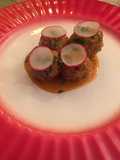 Albóndigas de angus con salsa de avellanas, setas y pimiento choricero