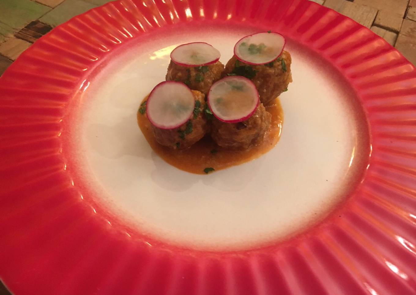 Albóndigas de angus con salsa de avellanas, setas y pimiento choricero