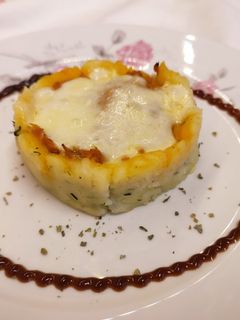 Una foto de Patatas rellenas de atún y queso