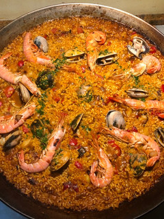 Una foto de Paella de marisco