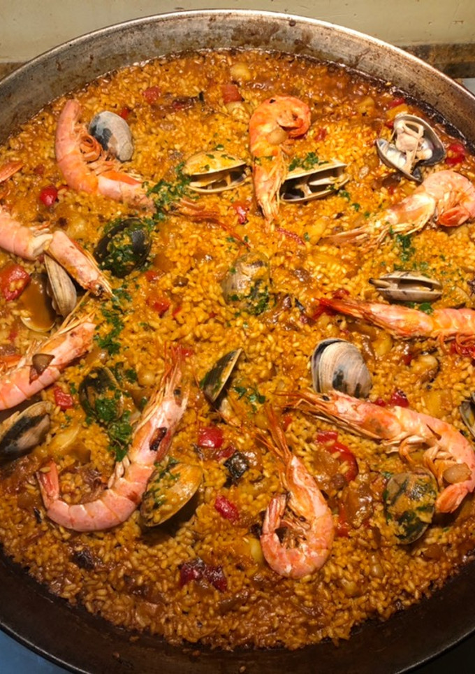 Una foto de Paella de marisco