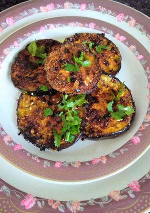 बैंगन पैन फ्राई (Baingan pan fry recipe in Hindi) रेसिपी मुख्य फोटो