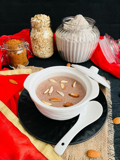 A picture of Ragi & Oats Porridge.