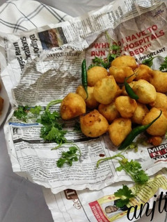 कर्नाटक स्पेशल उडद दाल बोंडा(karnatak special udad dal bonda recipe in hindi) रेसिपी मुख्य फोटो