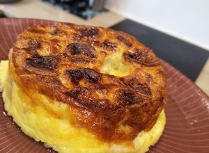 Una foto de Clafoutis aux Poires (puede ser pera, manzana, banana) 😊❤️