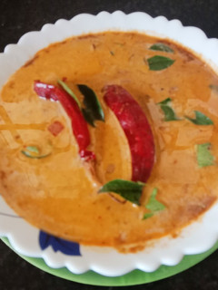 கருப்பு கடலை தேங்காய்பால் மசாலா குழம்பு(kondai kadalai thengaipaal recipe in tamil) செய்முறை முக்கிய புகைப்படம்