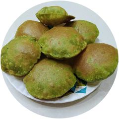 A picture of Palak puri.