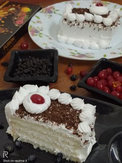 ब्रेड पेस्ट्री केक (Bread pastry cake recipe in Hindi) रेसिपी मुख्य फोटो