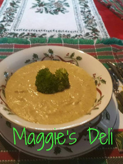 Una foto de Sopa de brócoli con pollo y queso crema
