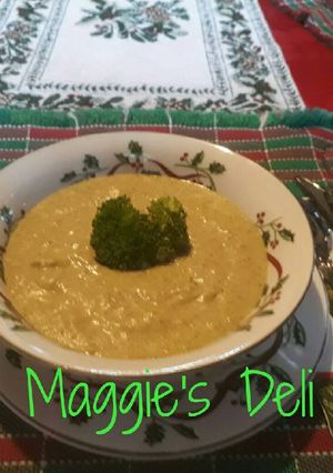 Una foto de Sopa de brócoli con pollo y queso crema