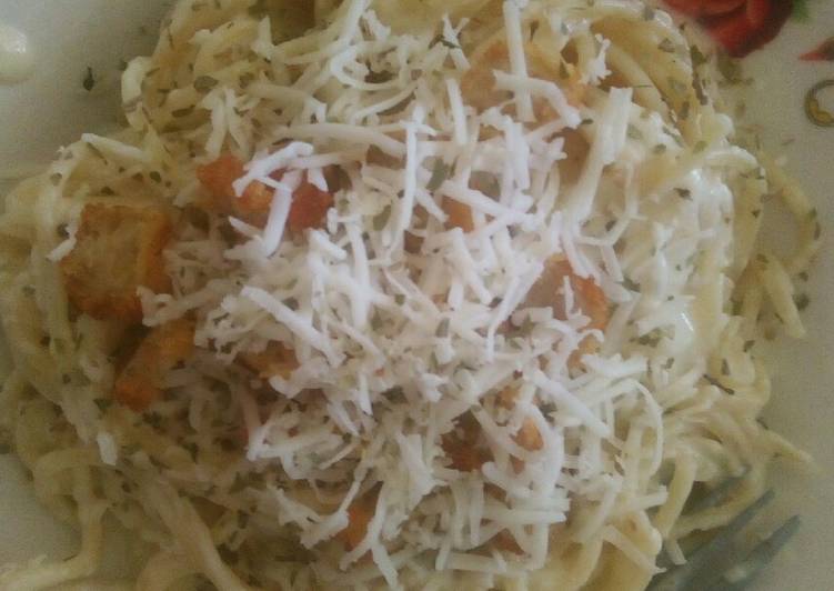 Spaghetti with carbonara sauce yummyy 🍝