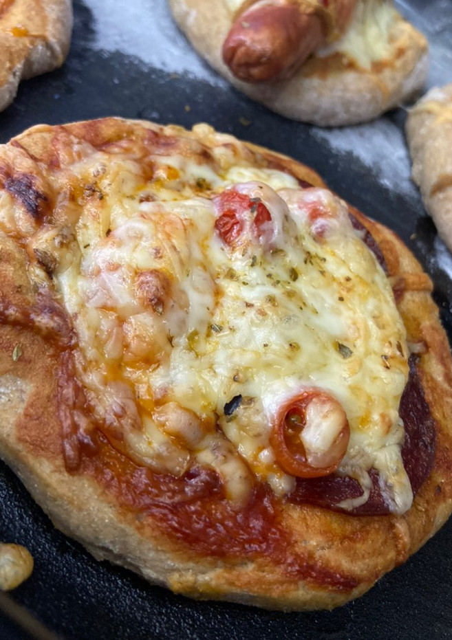 Rozslisztes minipizza, papucs vagy pizzatészta recept fotója
