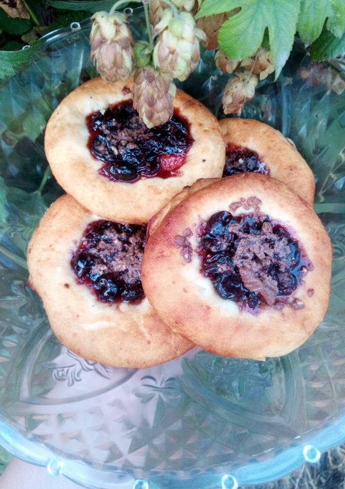 Булочки з вишнею
