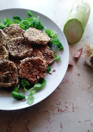 Foto di Mini burger ai fagioli cannellini e zucchine panati ai semi
