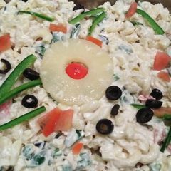 Chicken pasta salad with mayo dressing A picture of Chicken pasta salad with mayo dressing.