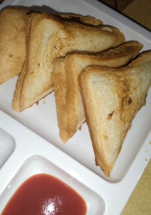 A picture of Potato Egg Sandwich.