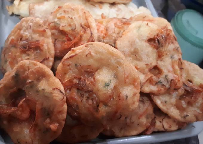 Ote-ote udang (bakwan bulat)