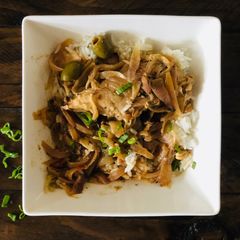 A picture of Chicken Yassa.