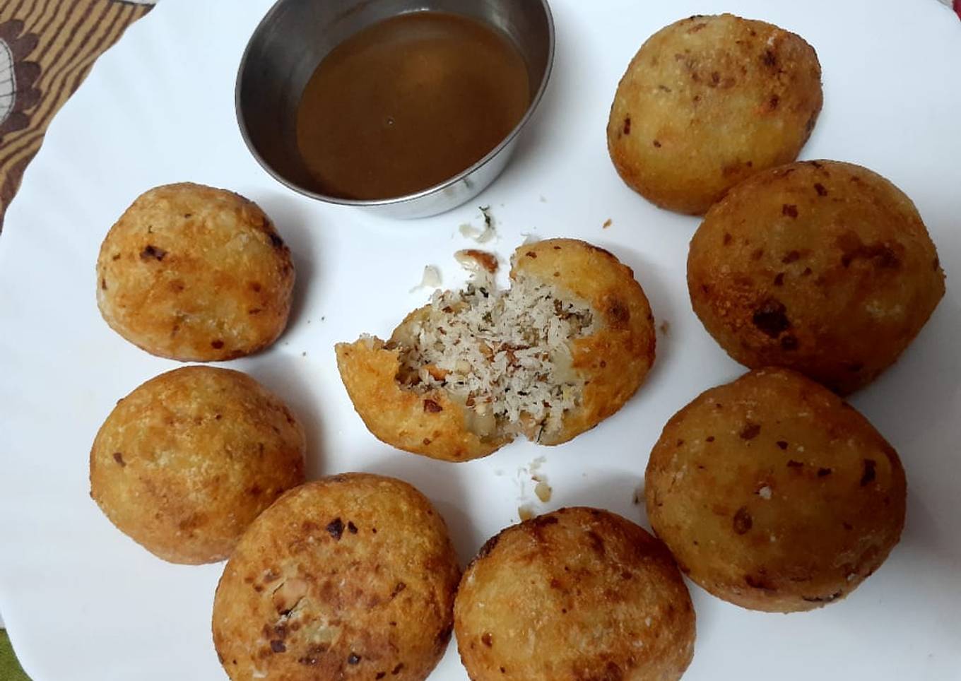 Coconut dry fruit kachori