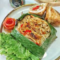 รูปของ Nasi bakar ayam jamur sambal roa