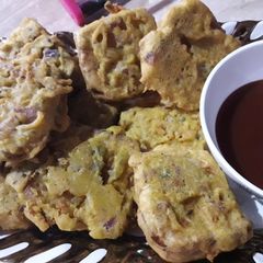 A picture of Chatpati bread vadiyan.
