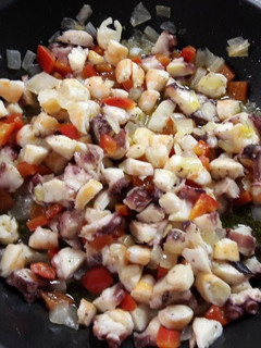 Una foto de Salpicón de pulpo y langostinos