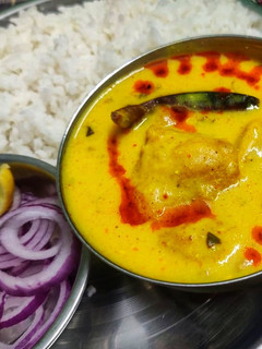 कढ़ी पकोड़ा (Kadhi pakoda recipe in Hindi) रेसिपी मुख्य फोटो