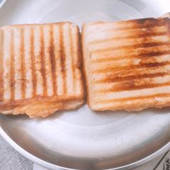 Bread toast A picture of Bread toast.