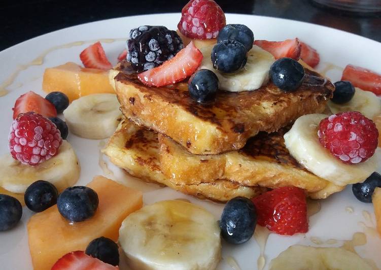 French toast "tostadas francesas o torrejas" para el desayuno o postre frutal