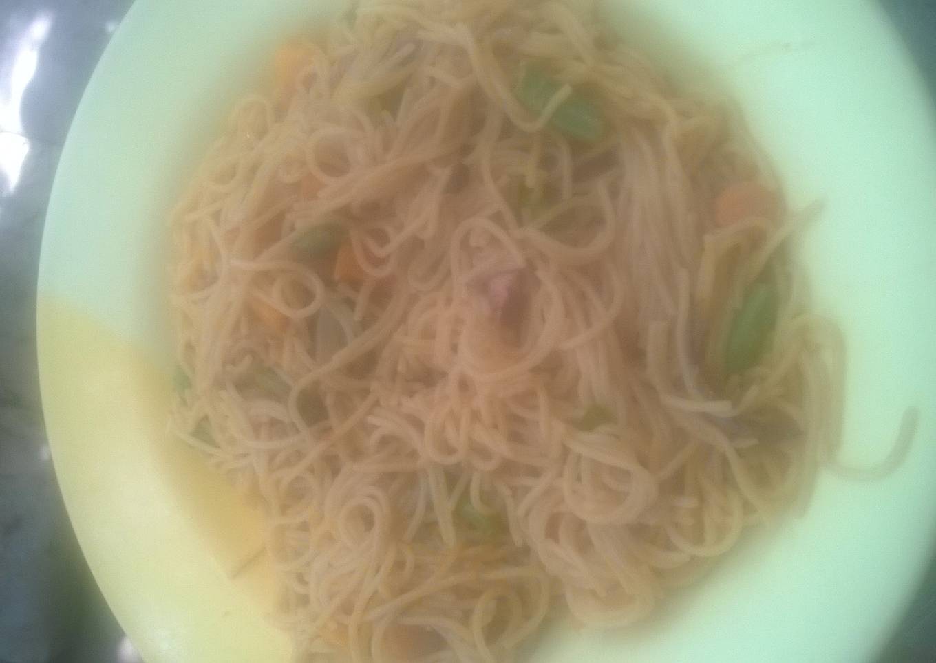 Jollof spaghetti and vegetable