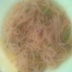 A picture of Jollof spaghetti and vegetable.