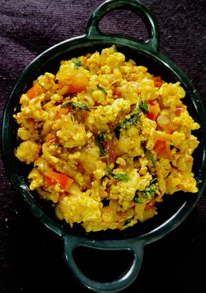 पनीर भुर्जी(paneer bhurji recipe in hindi) रेसिपी मुख्य फोटो