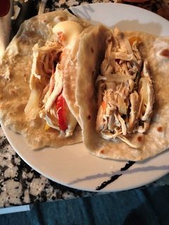 Una foto de Fajitas de pollo con salsa de queso