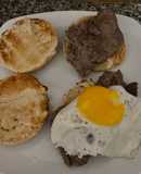 Pan con huevo y carne