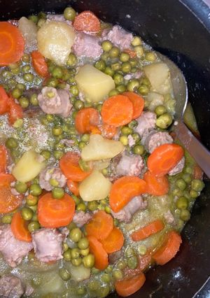 Une photo de Petits pois carottes saucisses ✨