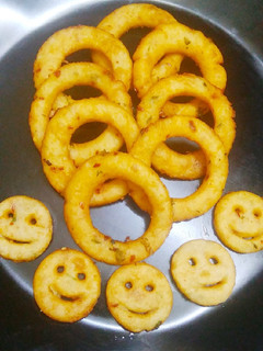உருளைக்கிழங்கு ரிங்ஸ் (Urulaikilanku rings recipe in tamil) செய்முறை முக்கிய புகைப்படம்