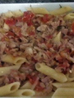Una foto de Macarrones con Atún 🍤y Tomate🍅