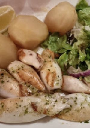 Foto de Lulas grelhadas com molho verde