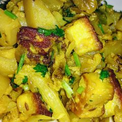 A picture of Aloo-gobi-paneer ki sukhi sabji.
