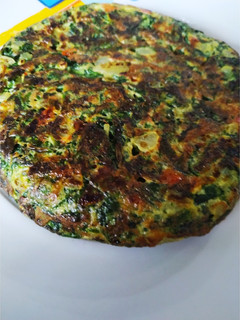 Una foto de Tortilla de espinaca 🍽️🧅