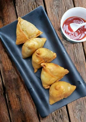 সিঙ্গারা (singara recipe in Bengali) রেসিপির প্রধান ছবি