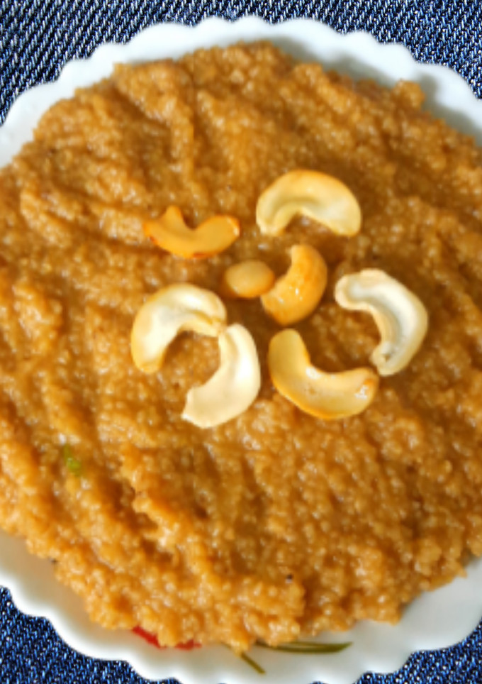 தினை அரிசி சர்க்கரைப் பொங்கல் செய்முறை முக்கிய புகைப்படம்