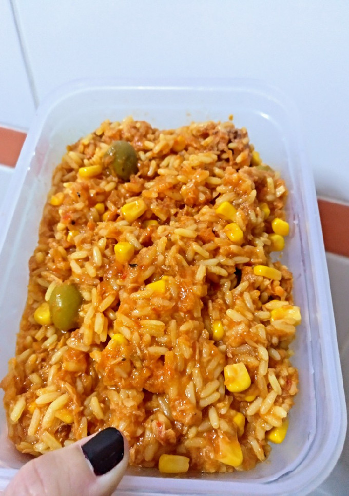 Una foto de Arroz amarillo con atún 😋
